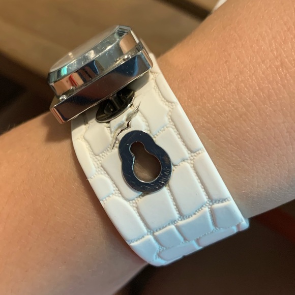 Michael Kors Access Watch - Picture 4 of 6